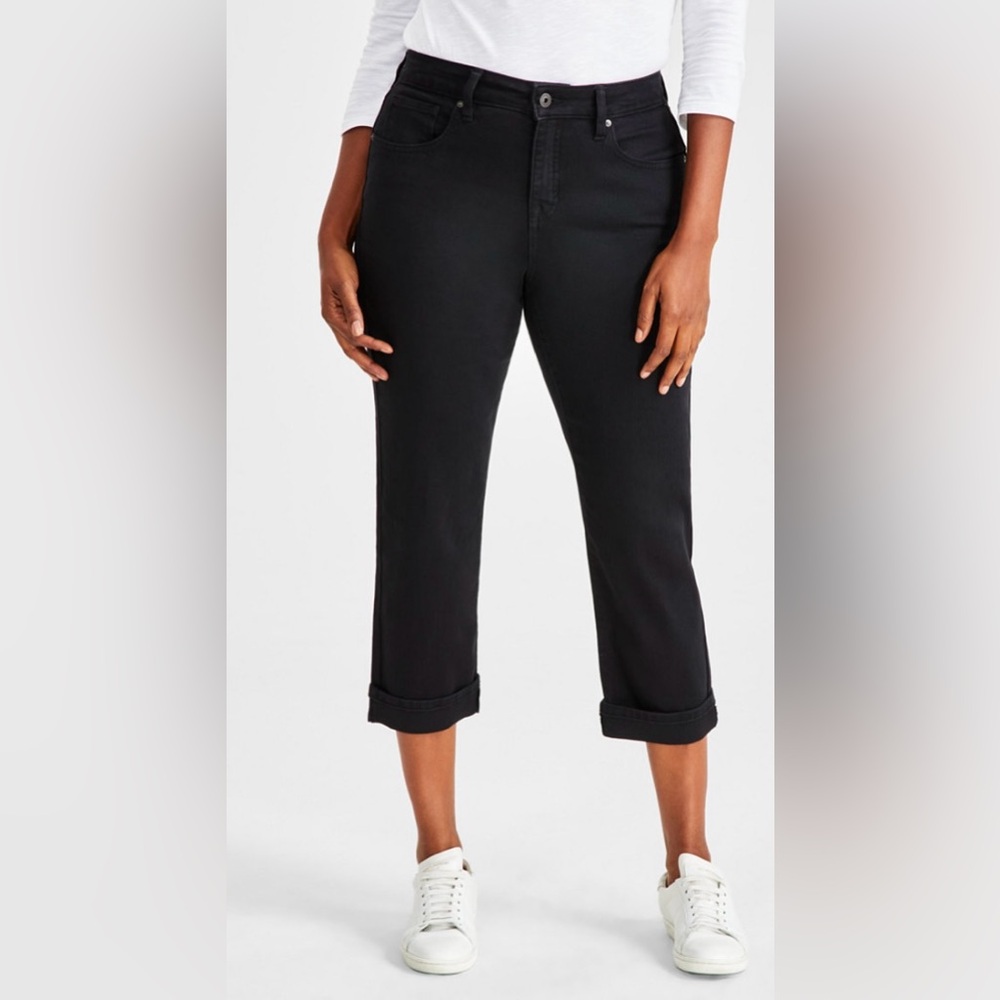 NWT Style & Co Mid Rise Curvy Fit Capri Jeans, size 18W